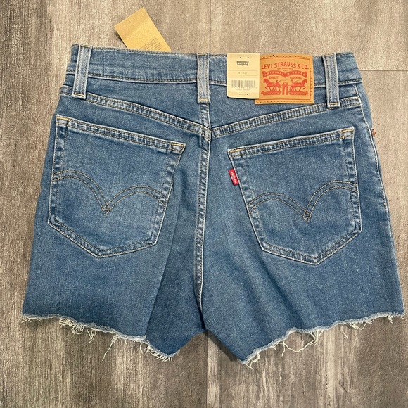 Levis high rise shorts, new with tags - Picture 3 of 3